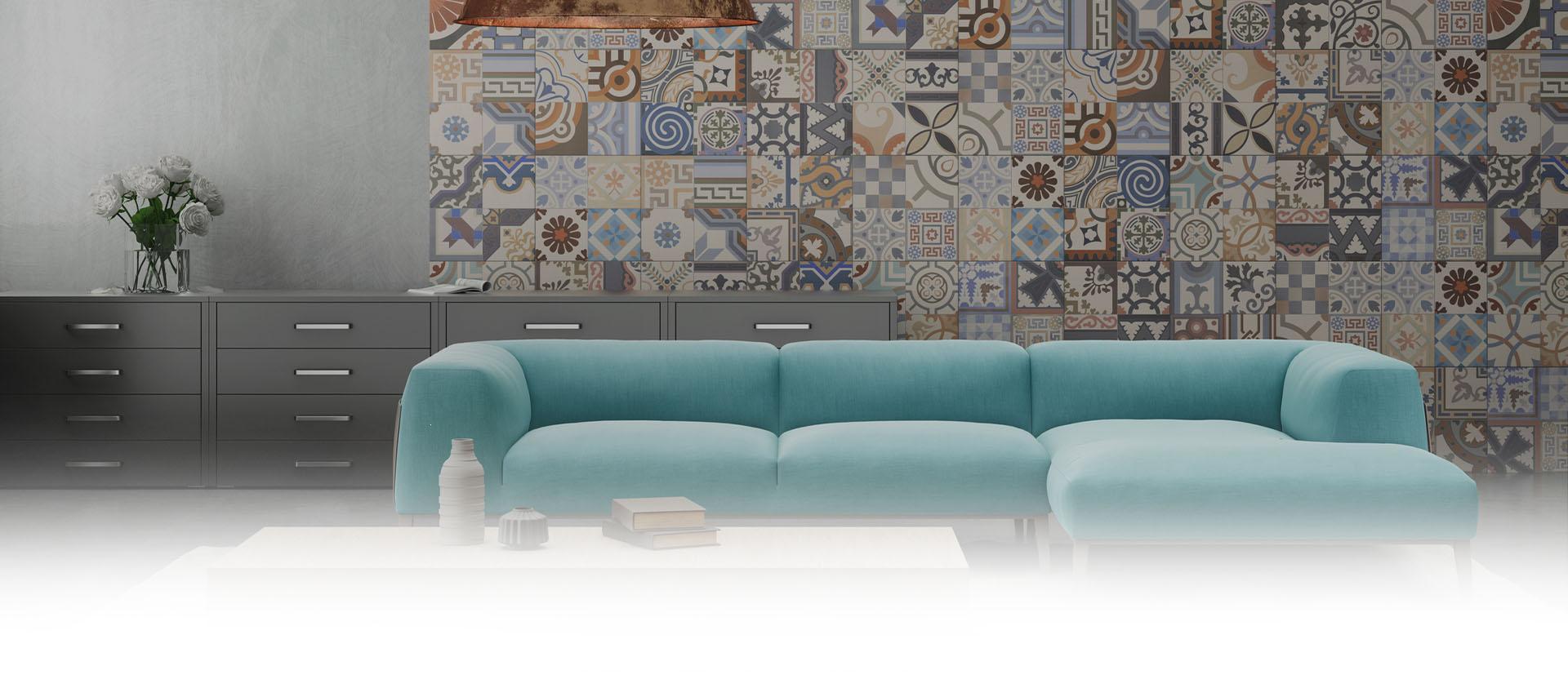 Slajd 2 - Błękitna tapicerowana kanapa w salonie 
